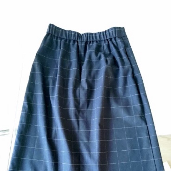 Uniqlo navy faux wrap pencil skirt - navy blue grid pattern - Picture 2 of 7